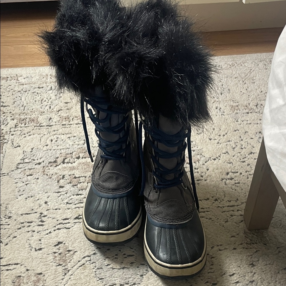 Sorel Women's Joan of Ark Winter Boots Black and Grey Fur-Lined Winter Boots